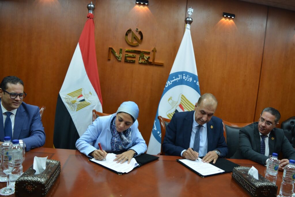 النيل للبترول توقع بروتوكول تعاون مع أموك لتخزين وشحن المازوت